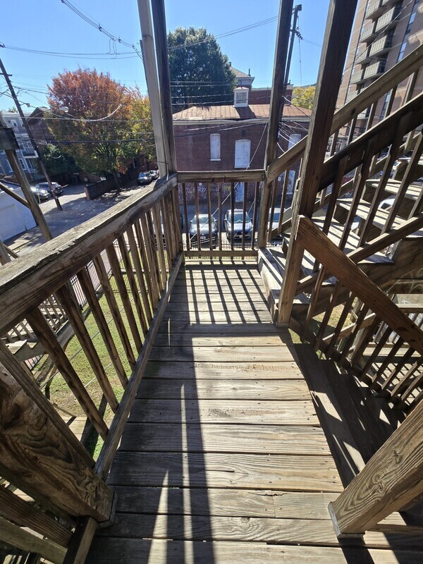 Building Photo - 503 W Grace St