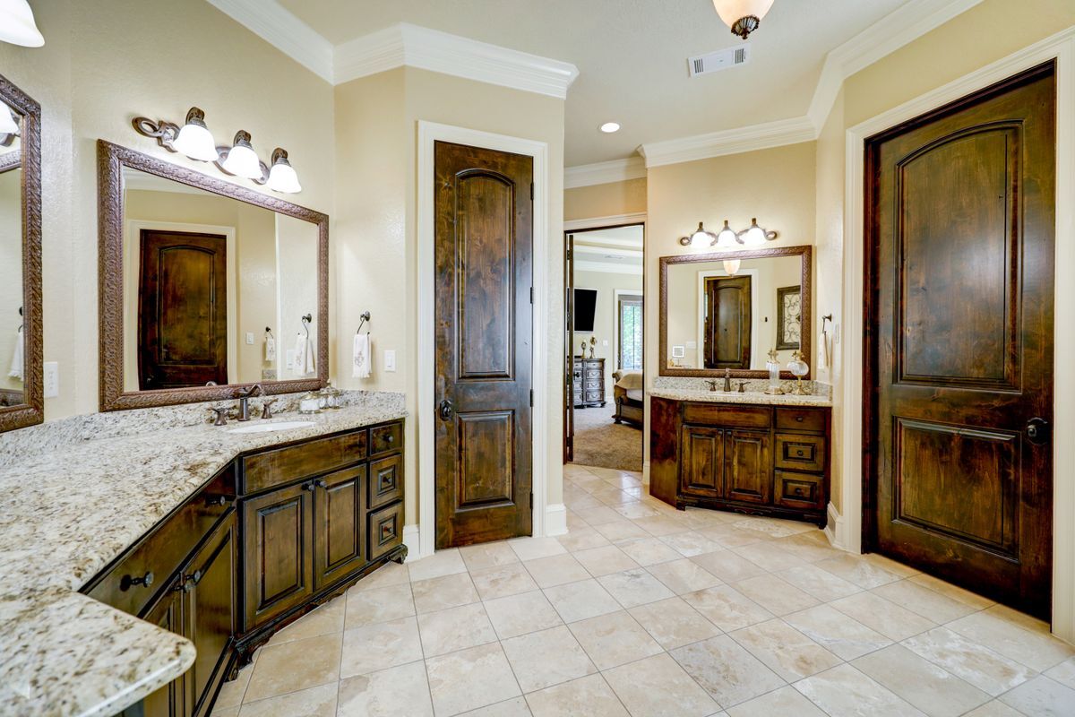 Building Photo - 4434 Chateau Creek Way