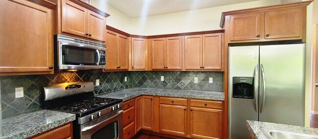 Building Photo - Beautiful Bull Mountain 4 Bedroom 2 1/2 Bath Home Just a Block from the Community Pool and Park!