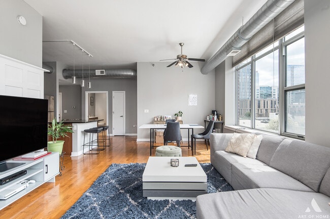 Building Photo - 901 W Madison St