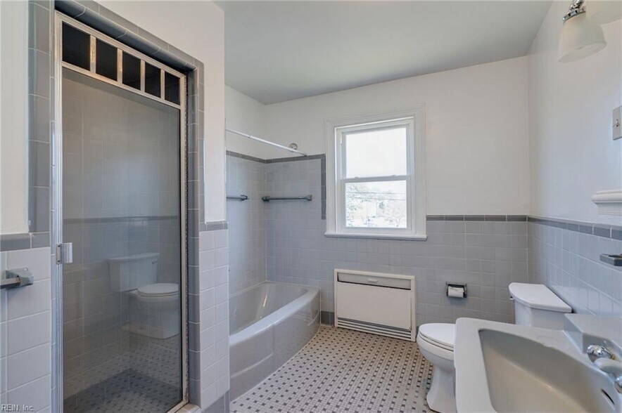 Building Photo - 501 Sussex Dr