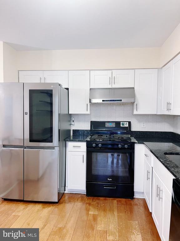 Building Photo - 6 Lazy Hollow Way