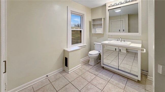 Building Photo - 170 Stone Quarry Rd