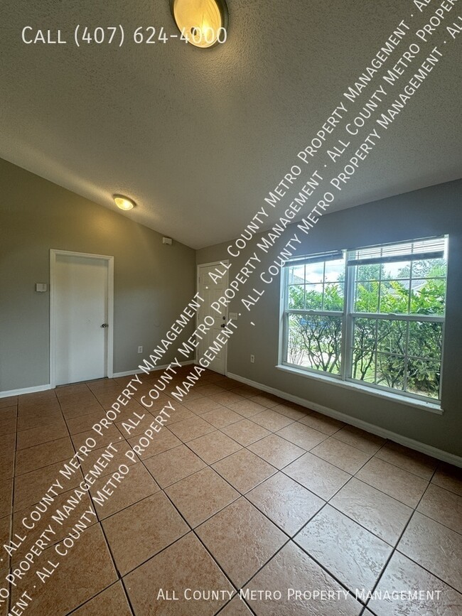 Building Photo - 3 Bedroom Poinciana Gem!