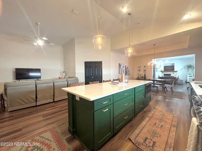 Building Photo - 2010 Paradise Oaks Ct