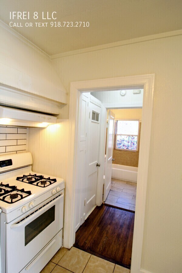 Building Photo - 2865 E Admiral Pl