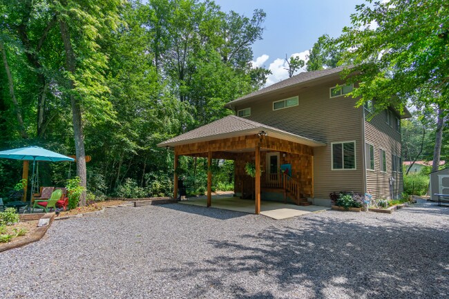 Building Photo - 752 Hiawassee Ave