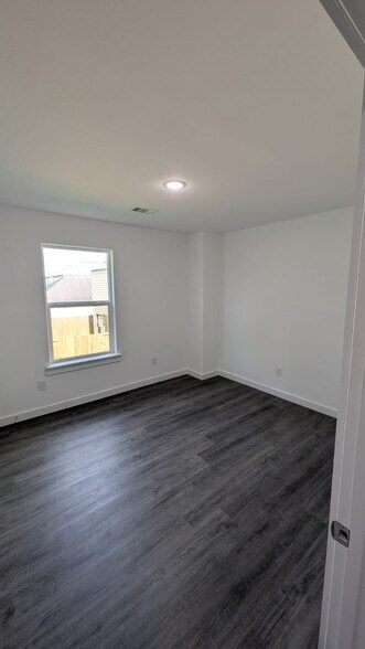 Building Photo - 2310 Wavell St