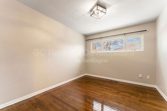 Building Photo - 810 W Dresser Dr