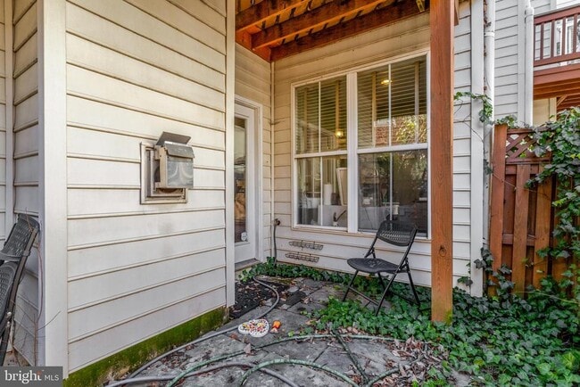 Building Photo - 5257 Bessley Pl