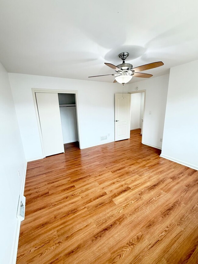 Building Photo - Newly Renovated 3 Bedroom 1.5 Bath House f...