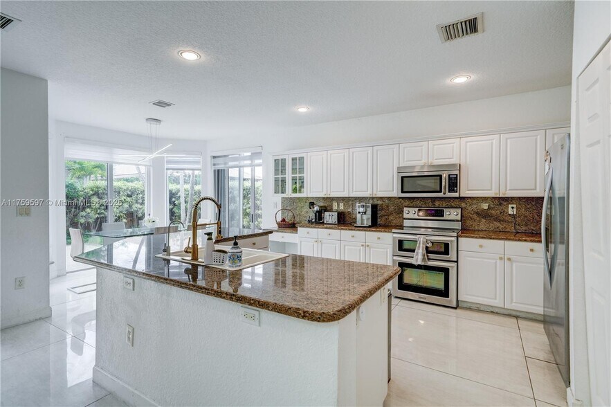 Building Photo - 10773 NW 69th Ter
