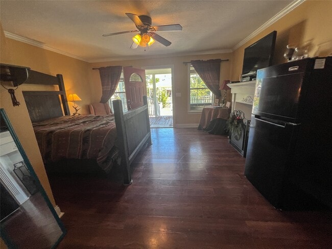 Building Photo - 9500 Mayfield Ave