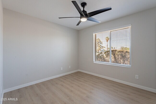 Building Photo - 2839 W Villa Maria Dr