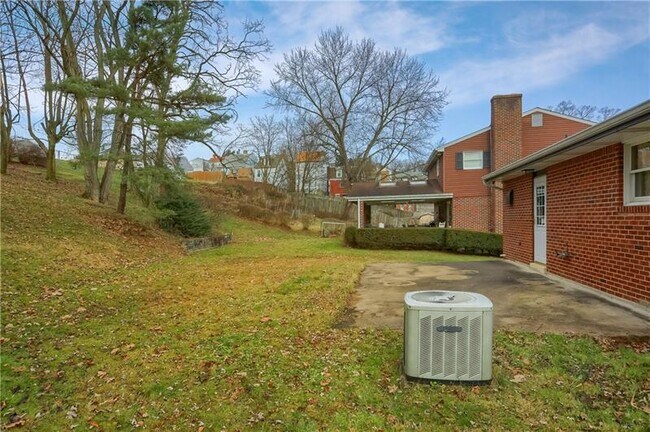 Building Photo - 316 Tarragonna St