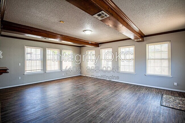 Building Photo - 4101 SE 45th St