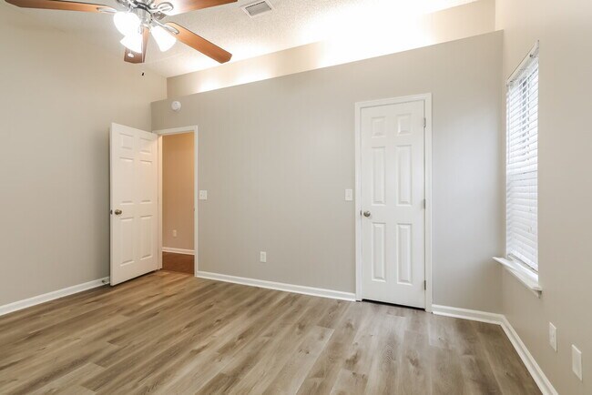 Building Photo - 7971 Copperfield Cir N