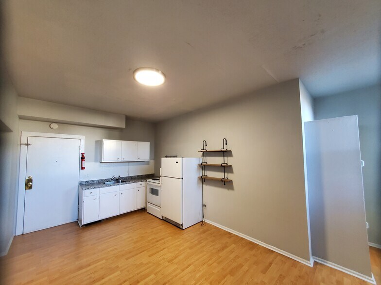 Building Photo - 2302 Chesterfield Ave