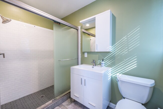 Building Photo - 18 Devon Dr