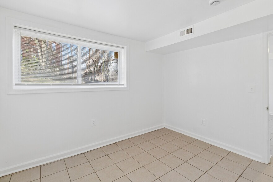 Building Photo - 407 Lebaum St SE