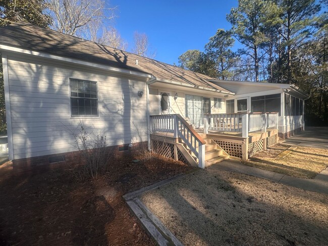 Building Photo - Scottshill Loop 3 Bedroom Home