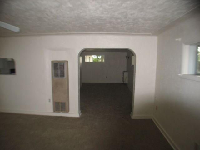 Building Photo - SINGLE-LEVEL 2 BEDROOM, 1 BATHROOM, SINGLE...