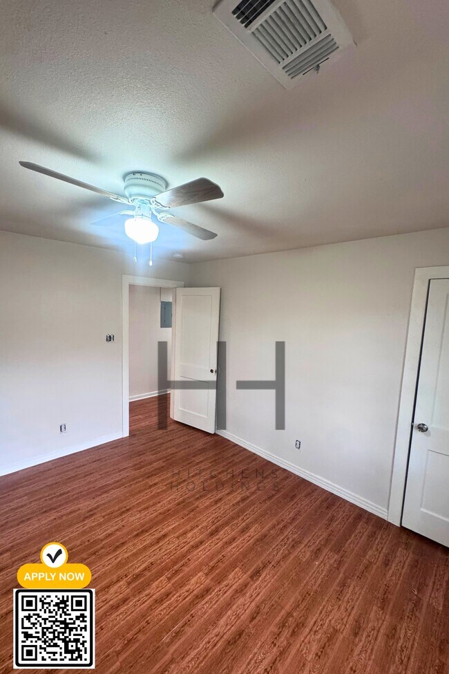 Building Photo - 1906 N Maryvale St