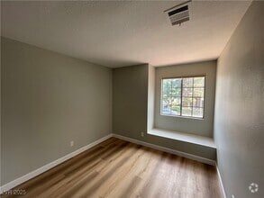 Building Photo - 2804 Oasis Cir