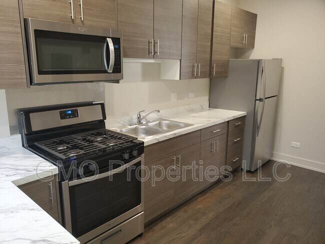 Building Photo - 822 S Karlov Ave