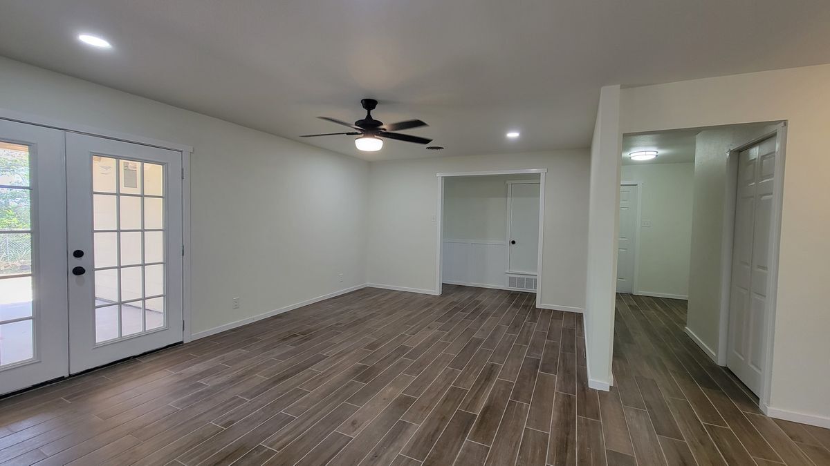 Building Photo - 129 Young Ave