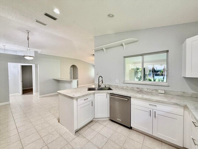 Building Photo - 5707 Silver Oak Dr