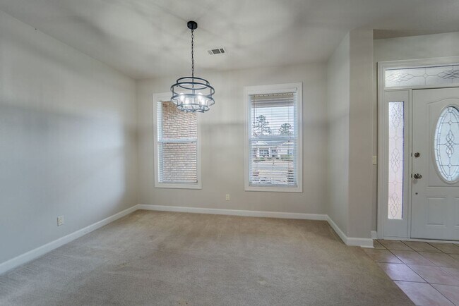 Building Photo - Charming 4 bedroom, 2 bathroom located in the picturesque Hot Springs Village