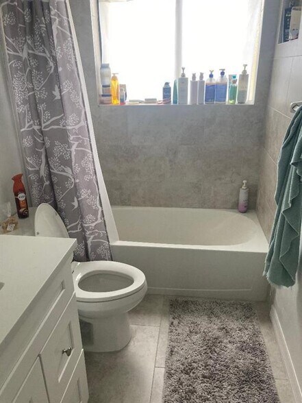 Building Photo - 11628 Royal Palm Blvd