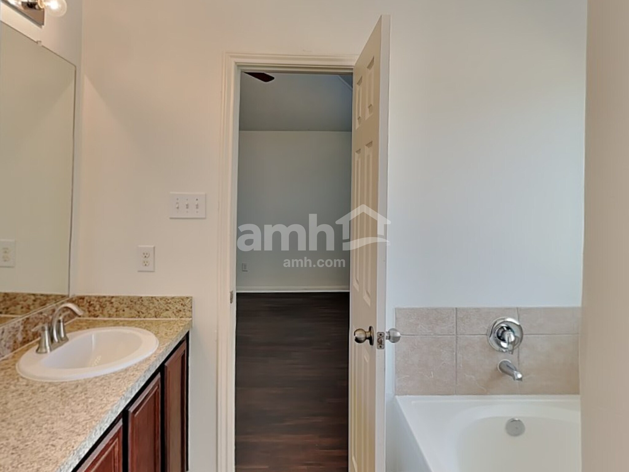 Building Photo - 3919 Hawthorne Glen Ct