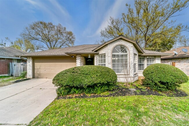 Primary Photo - 2511 Pine Cone Dr