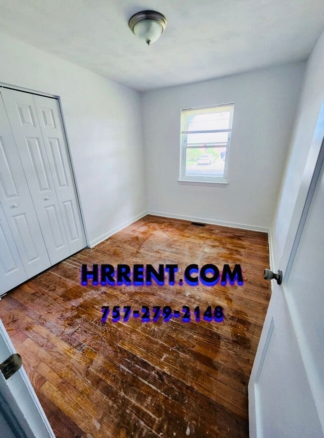 Building Photo - COMING SOON! Newly Renovated 3 Bedroom 1 B...