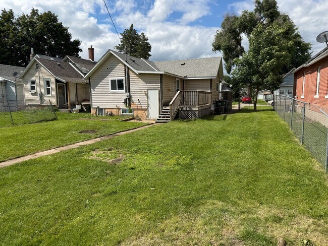 Building Photo - 419 5th Ave N