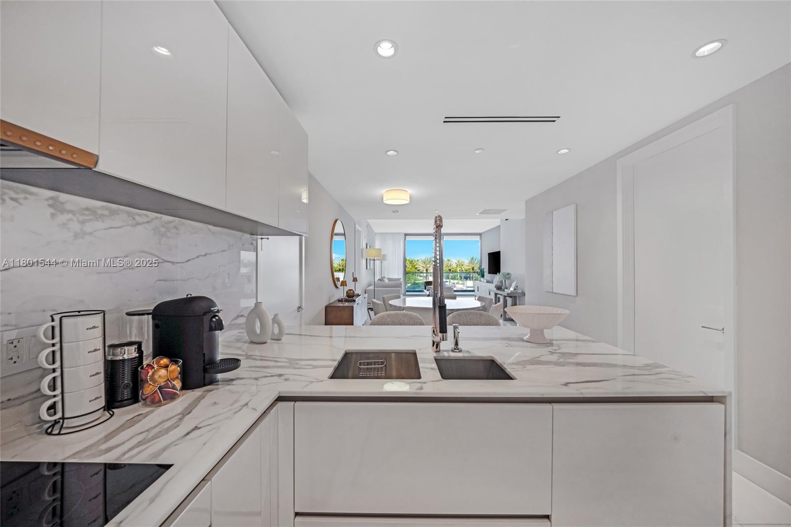 Building Photo - 10201 Collins Ave