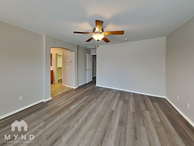 Building Photo - 836 W Burkhalter Dr