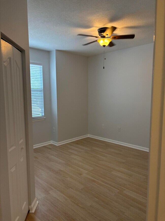 Building Photo - 2050 Alta Meadows Ln
