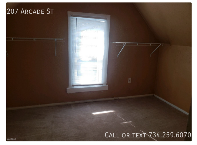 Building Photo - 207 Arcade St