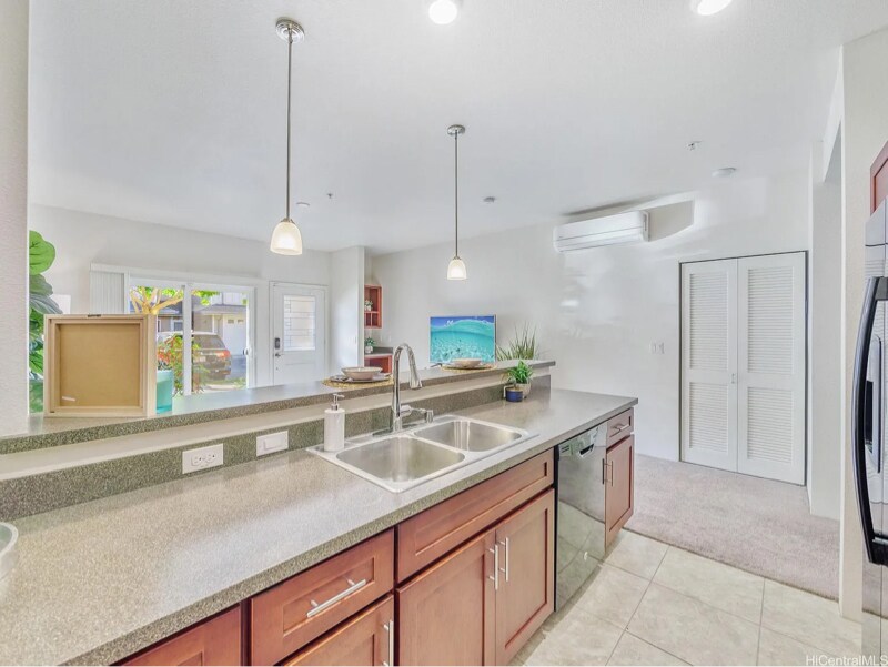 Building Photo - 458 Manawai St