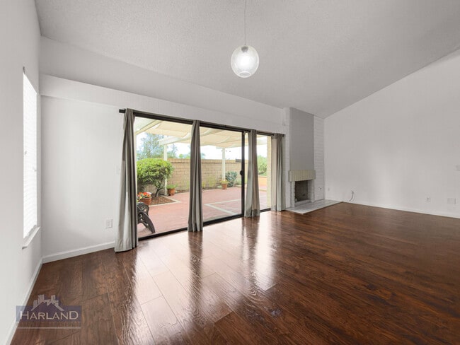 Building Photo - 5820 Caminito Cardelina