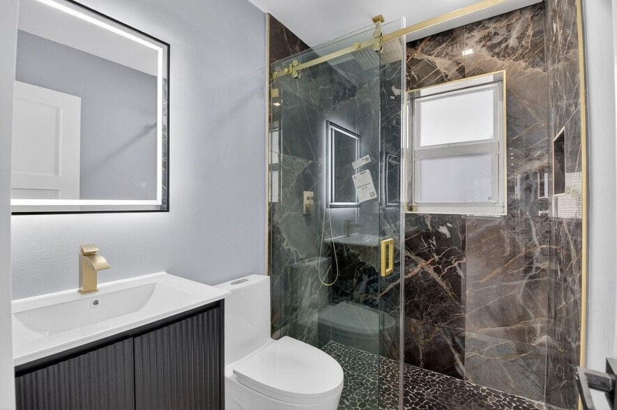 Building Photo - 341 SE 3rd Ave