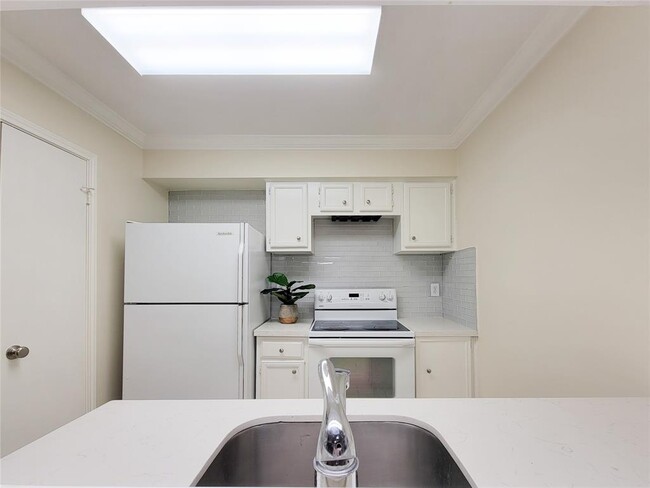 Building Photo - 1601 S Shepherd Dr