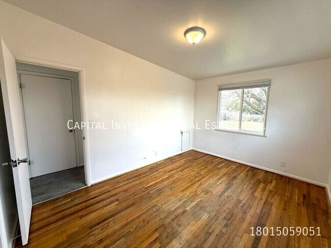 Building Photo - 421 N Oakley St