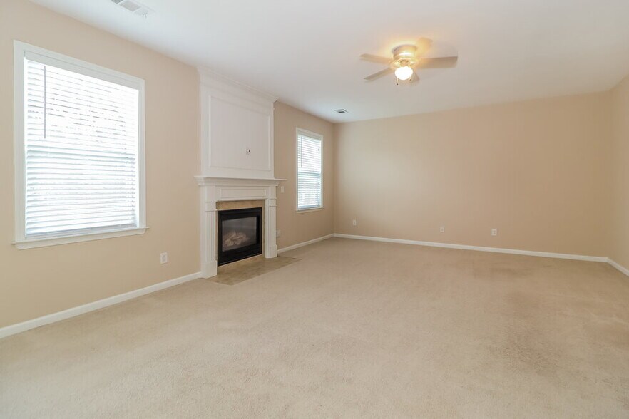 Building Photo - 5080 Fieldstone View Cir