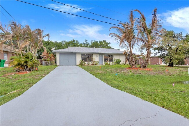 Building Photo - 841 NW Riverside Dr