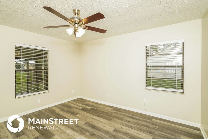 Building Photo - 456 SW Molloy St