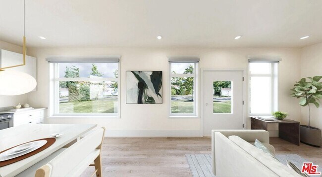 Building Photo - 2901 Raymond Ave